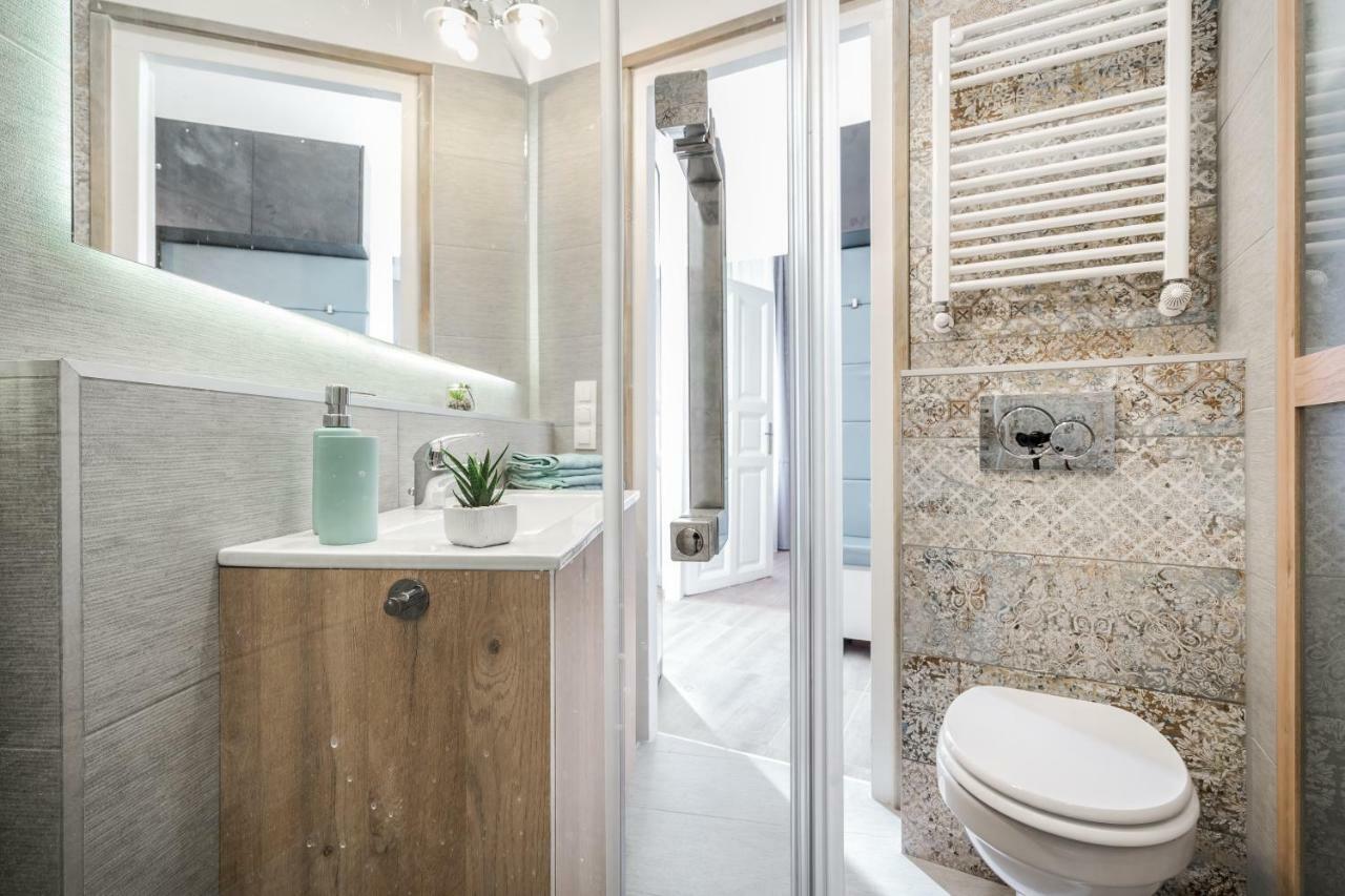 Bpr Thrill Design With A/c Budapest